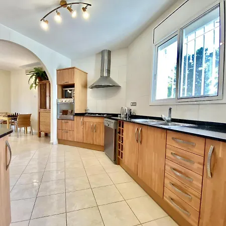 Villa Jacaranda Stunning 3bedroom With Air-conditioning & Private Swimming Pool
